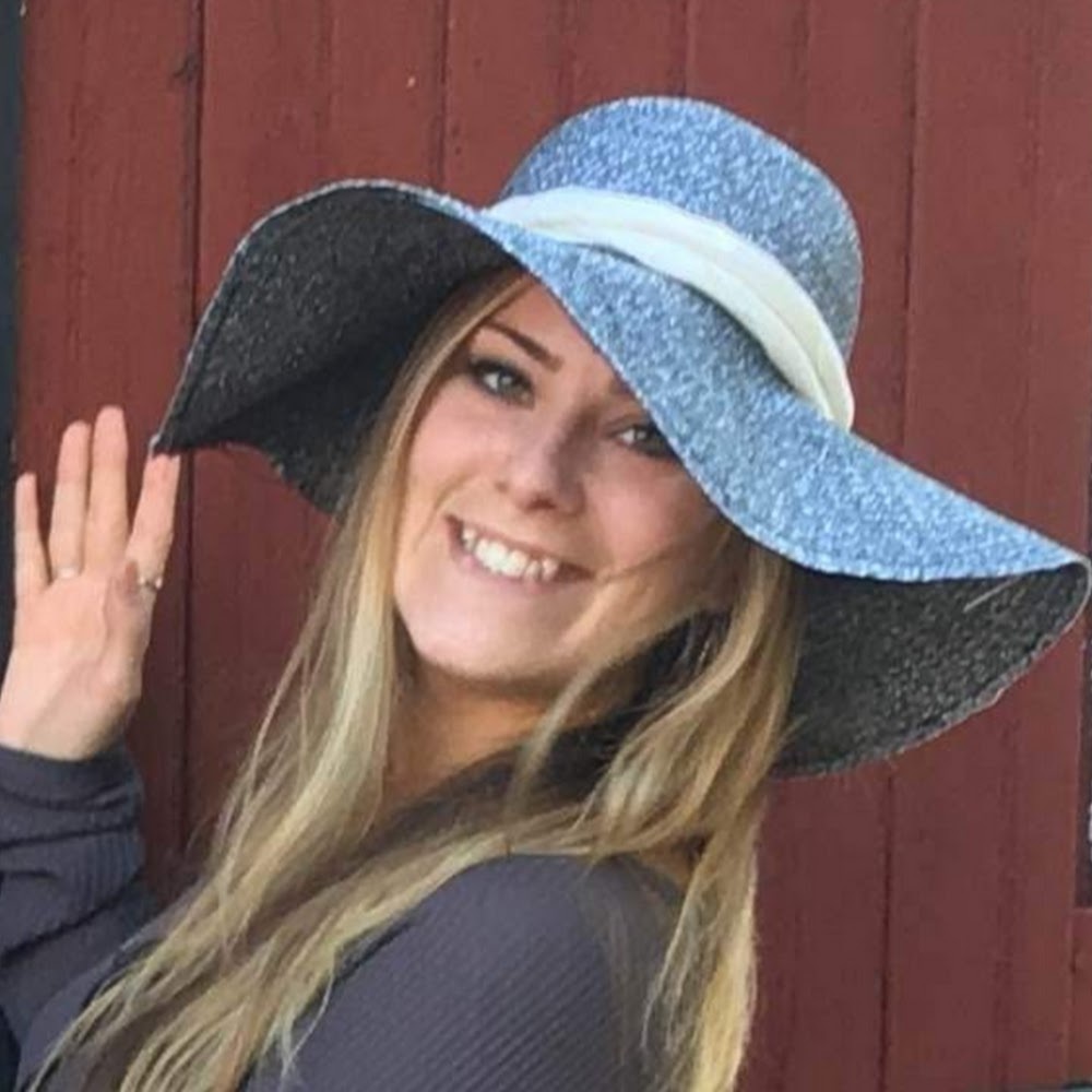 Meet your Posher, Caressa